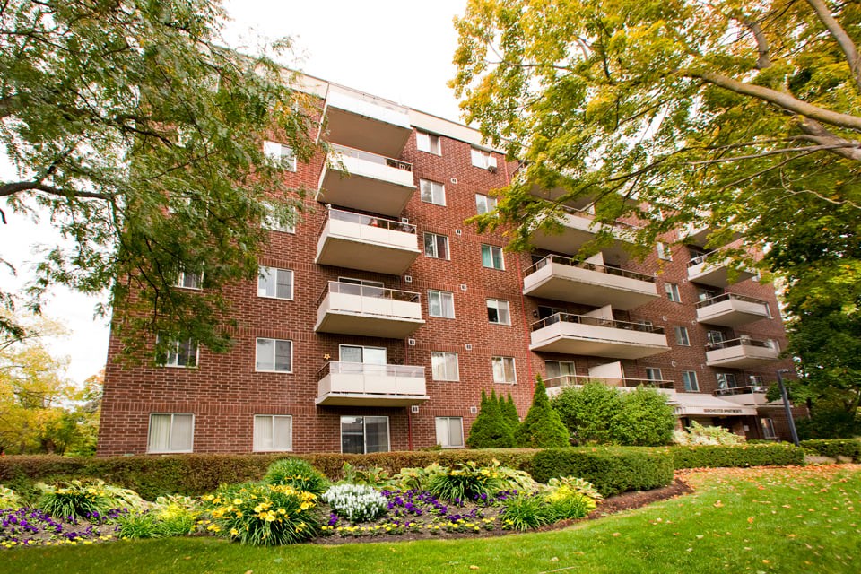 Dorchester Apartments exterior image of building in Niagara Falls, ON