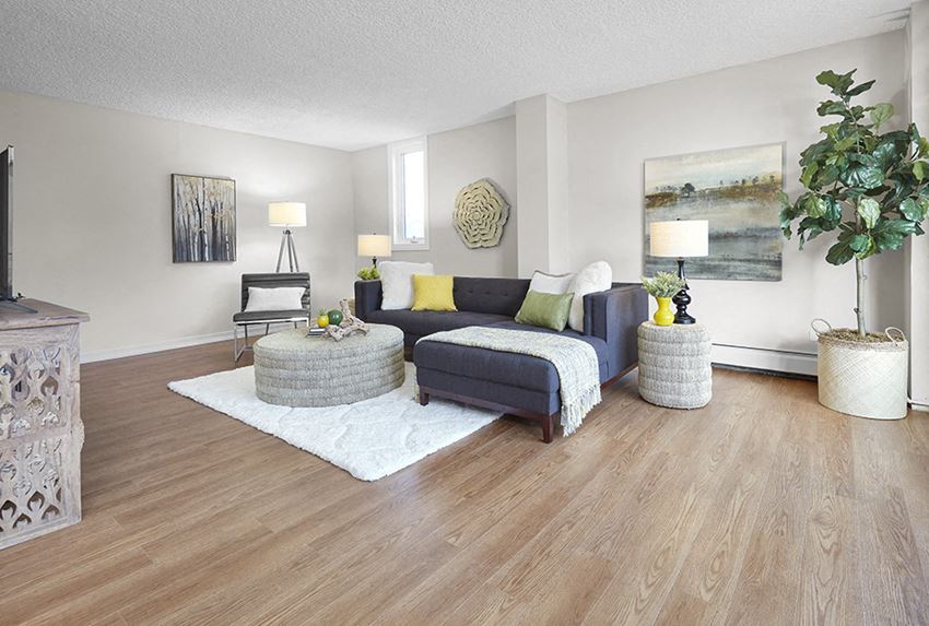 Edgehill Apartments in Edmonton, AB spacious living room