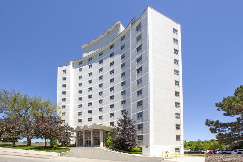 Harbourview Apartments building exterior 2 in Oakville, ON