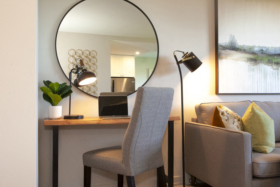 Harbourview Apartments home office in Oakville, ON