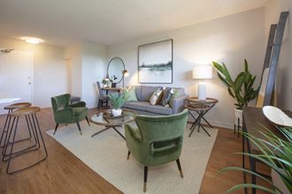 Harbourview Apartments living room in Oakville, ON