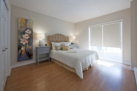 Heritage Lofts apartment bedroom featuring in large windows in Gatineau, QC