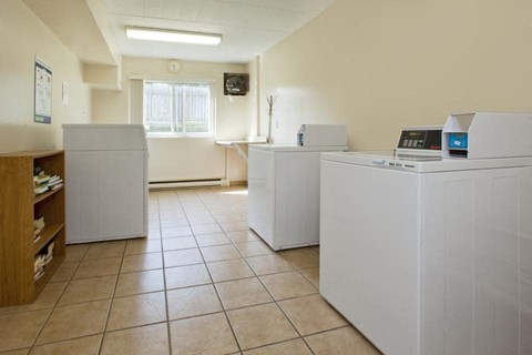 High Street Apartments on-site laundry facility in Fort Erie, ON