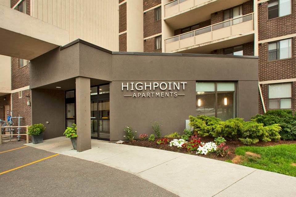 Highpoint Kitchener in Kitchener, ON exterior entrance to building