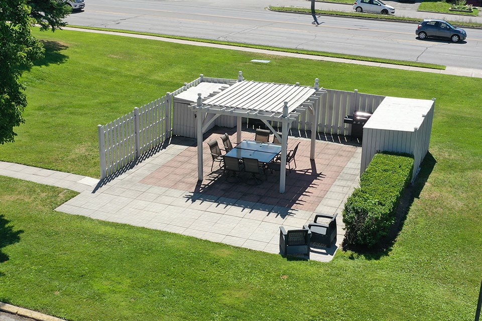 Outdoor seating with BBQ and gazebo at Highpoint Barrie in Barrie, ON