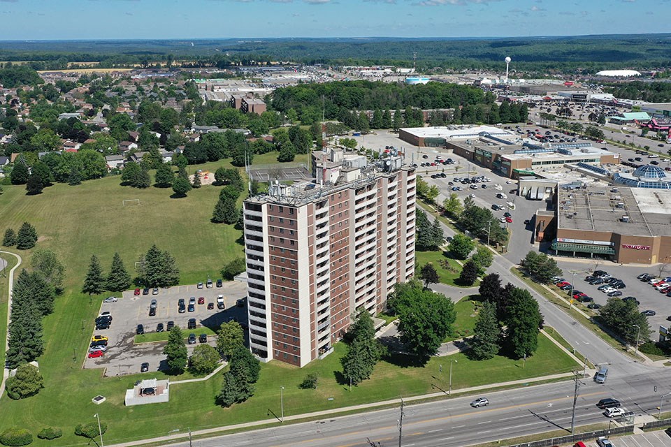 Highpoint Barrie in Barrie, ON close to shopping plaza