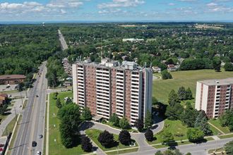 Highpoint Barrie drone view of building in Barrie, ON