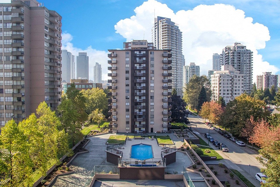 Horizon Towers in Burnaby, BC view of property grounds