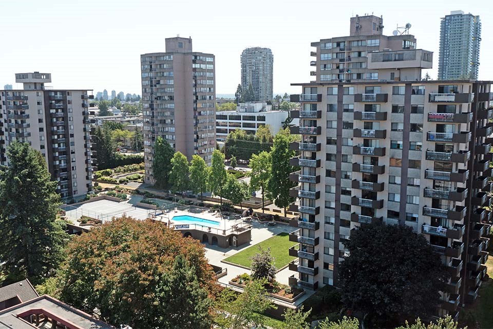 Horizon Towers in Burnaby, BC drone image of building