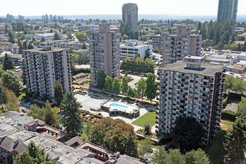 Horizon Towers in Burnaby, BC drone image of building