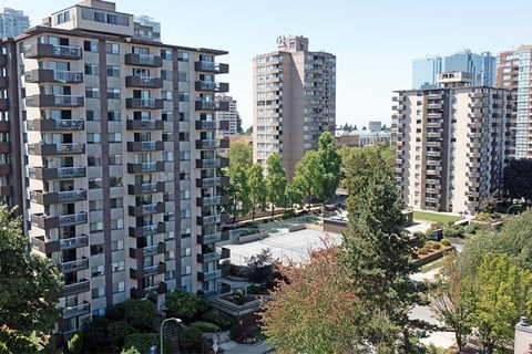 Horizon Towers in Burnaby, BC drone image of building