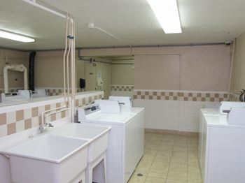 Park Towers Apartments in London, ON On-site laundry facility