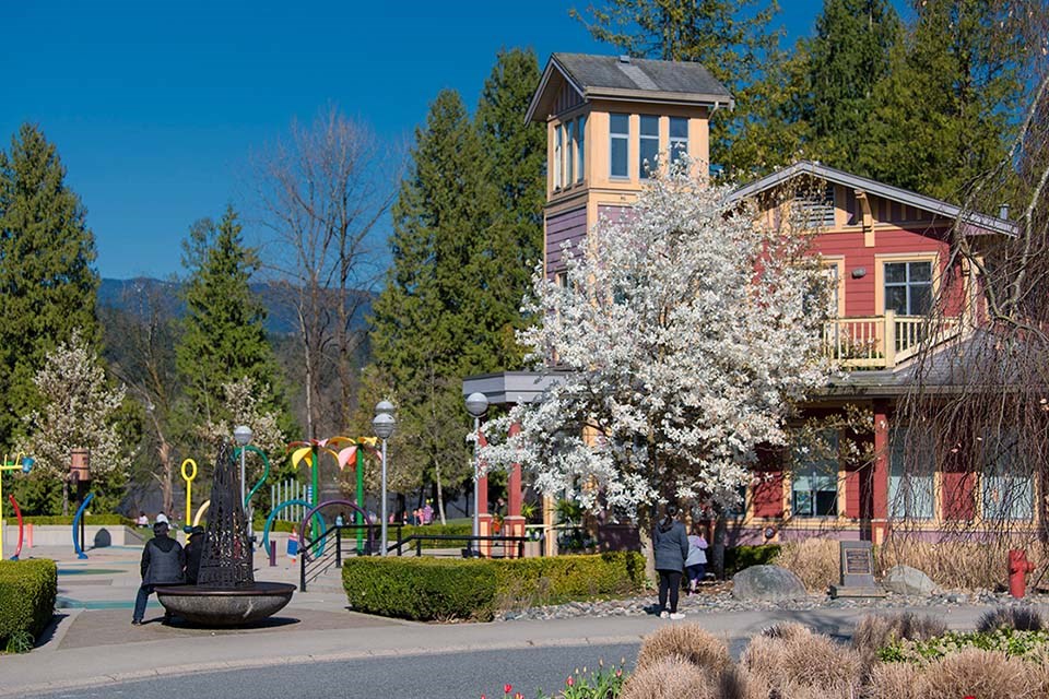 Inlet Glen Apartments in Port Moody, BC neighbourhood shops