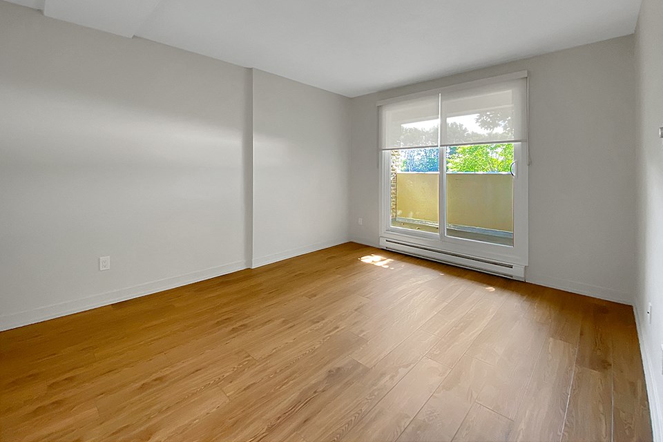 Kensington Apartments in Brockville living room with sliding glass doors going out to private balcony