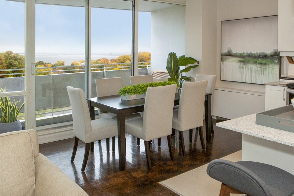 La Salle Towers Dining area in Burlington, ON