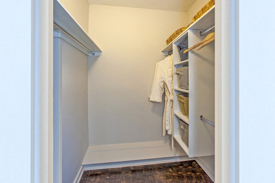 La Salle Towers Walking Closet in Burlington, ON