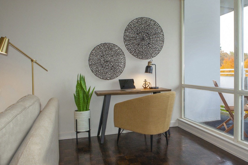 La Salle Towers Working Station Desk in Burlington, ON