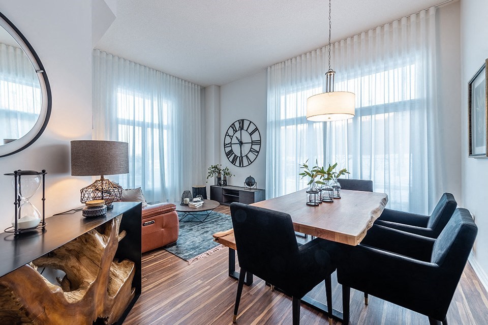 Brightly lit dining room with modern furnishings at La Voile Pointe-Claire apartments in Pointe-Claire, Quebec