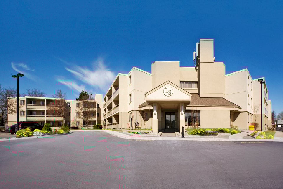 Laura Secord Apartments exterior image of building in Niagara Falls, ON