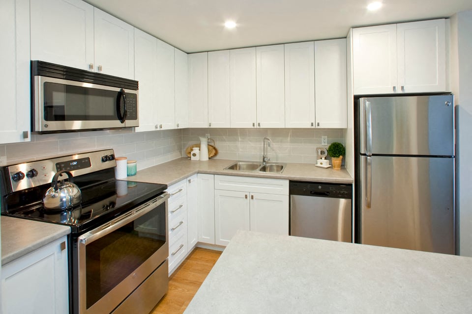Laura Secord Apartments kicthen with stainless steel appliances in Niagara Falls, ON