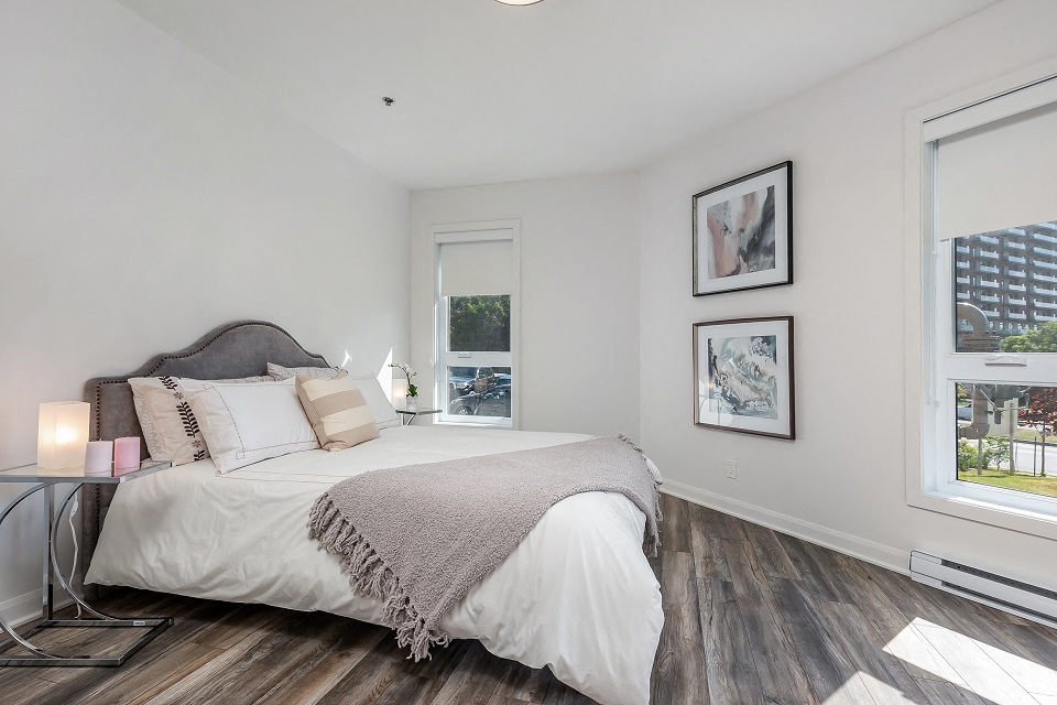 Second bedroom with two windows at Le Saint-Laurent Apartments in Brossard