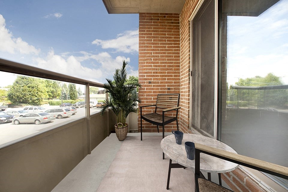 Leamington Heights charming balcony in Leamington, ON