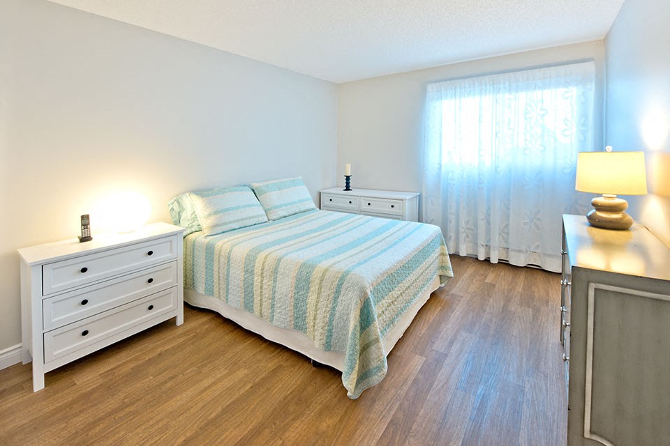 Les Jardins Hauterive in Sherbrooke, QC brightly lit bedroom