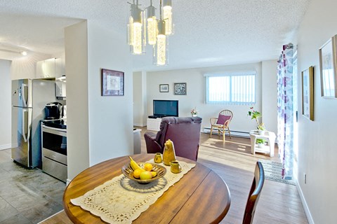 Les Jardins Hauterive in Sherbrooke, QC open concept dining room and kitchen