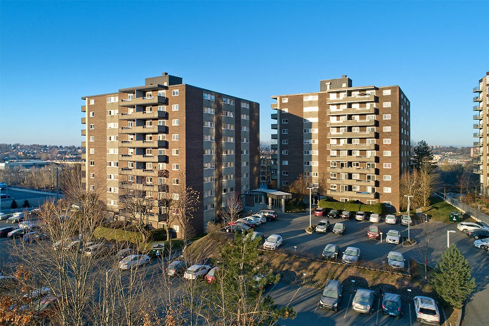 Les Jardins Hauterive in Sherbrooke, QC exterior of property grounds