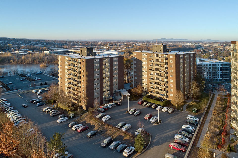 Les Jardins Hauterive in Sherbrooke, QC exterior of buildings