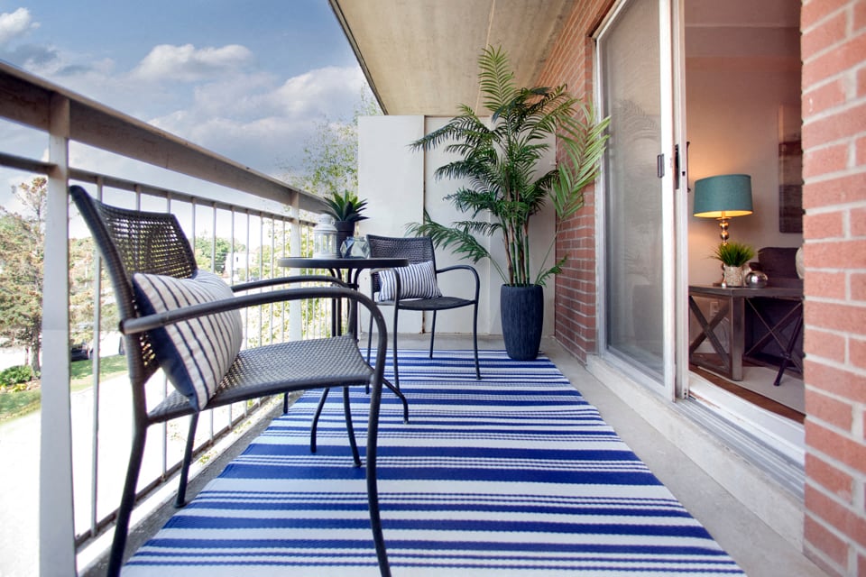 Linden Court charming balcony in St. Catharines, ON