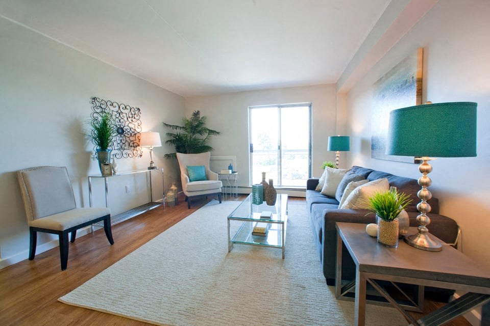 Linden Court bright, spacious living room in St. Catharines, ON