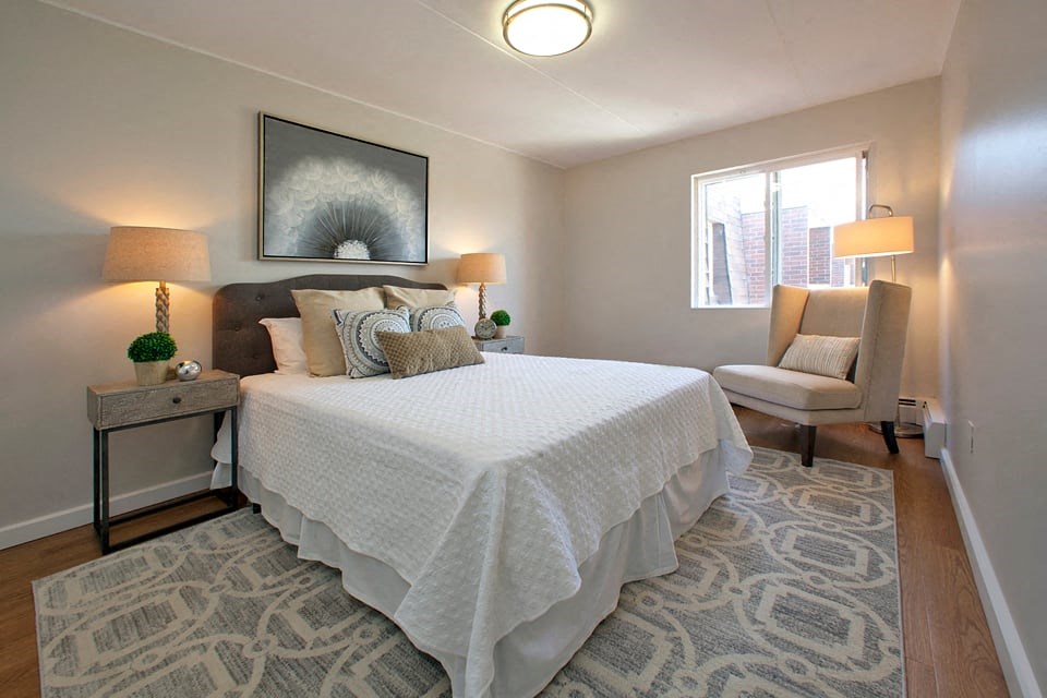 Linden Court bedroom with lost of natural light in St. Catharines, ON