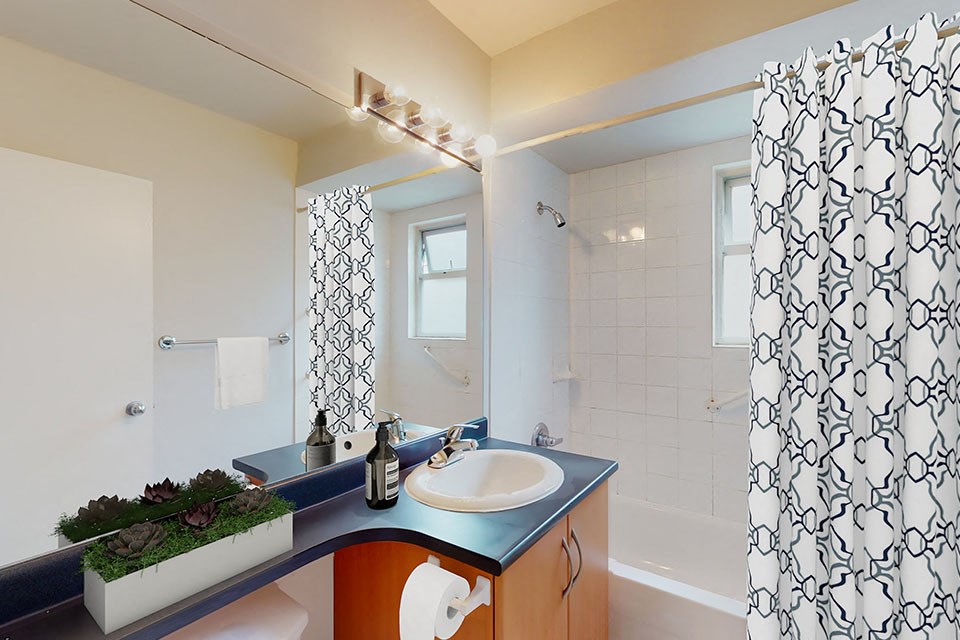 Linwood Court in Burnaby, BC bathroom with full sized bathtub