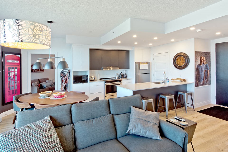 Lumineau in Sherbrooke, QC spacious living area open to dining and kitchen