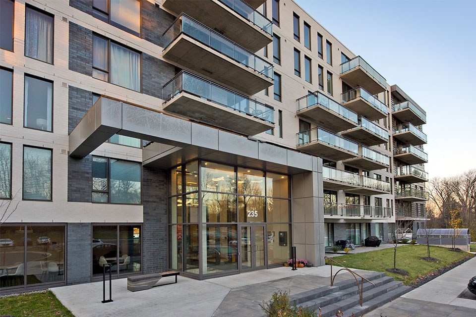 Lumineau in Sherbrooke, QC entrance to building