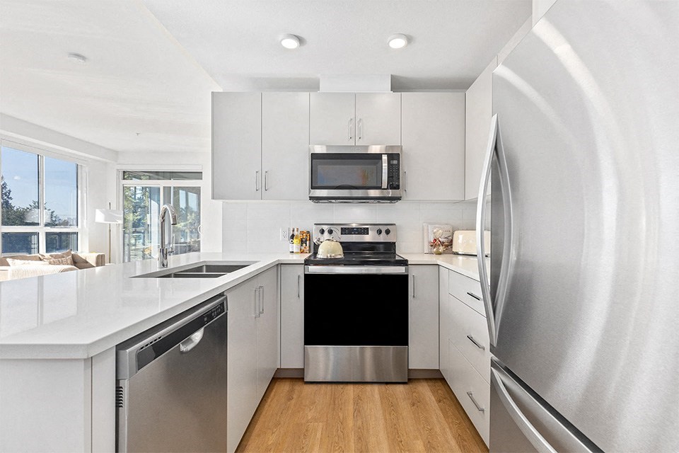 Lynnmour Apartments in North Vancouver, BC Kitchen