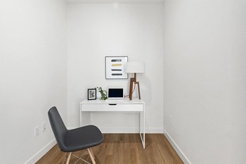 Lynnmour Apartments in North Vancouver, BC Working station - Photo Gallery 20