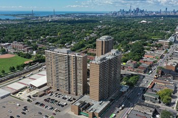 2575 Danforth Avenue 1-3 Beds Apartment for Rent - Photo Gallery 3