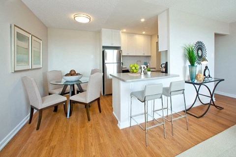 Millside Towers cozy dining area and kitchen with built-in breakfast bar in Milton, ON