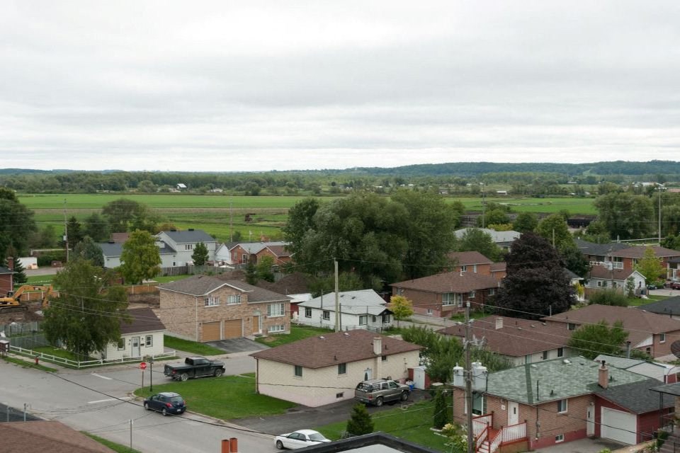 Neighborhood View with houses and green spacesat Bradford Place Apartments in Bradford, ON