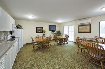 Northgate Towers in Woodstock, ON social room with kitchenette