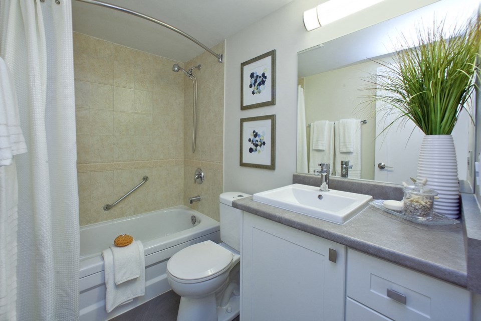 Northumberland Place bathroom with full size bathtub in Port Hope, ON
