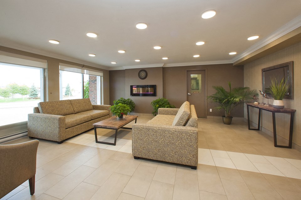 Northumberland Place lobby with seating area in Port Hope, ON