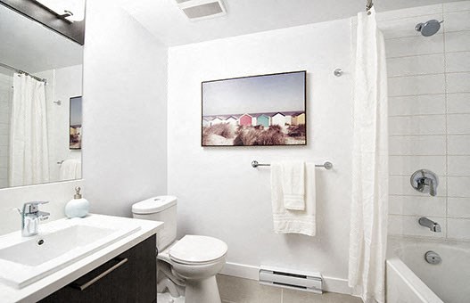 Bathroom with colourful painting above the towels
