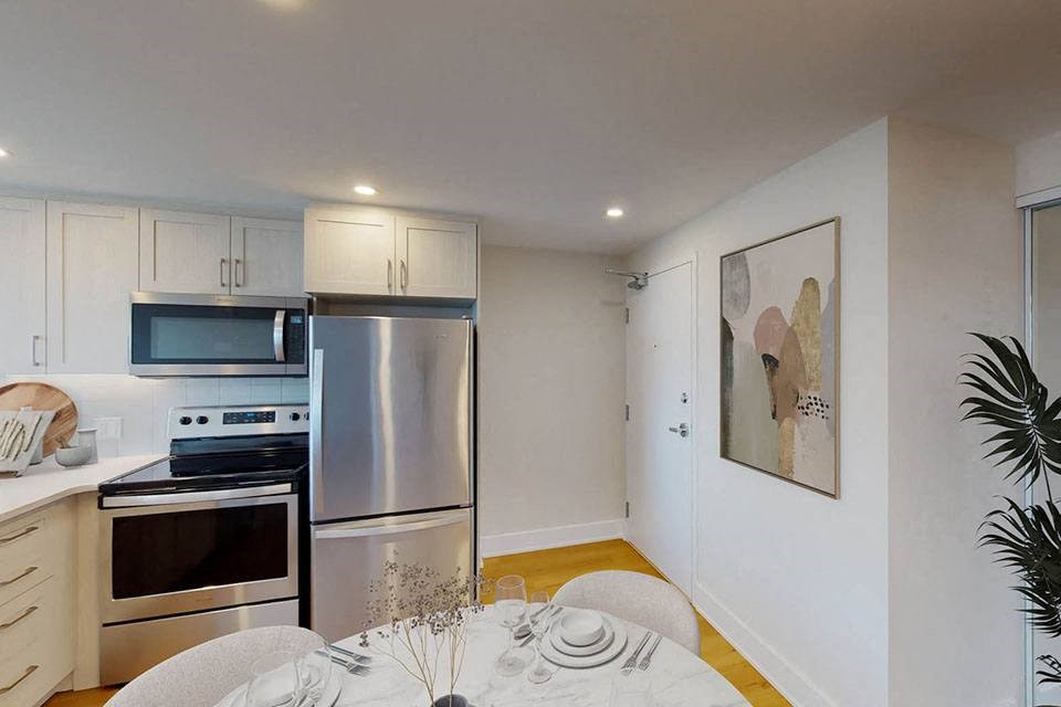 Nuovo Apartments in Ottawa, ON kitchen and dining room with stainless steel appliances
