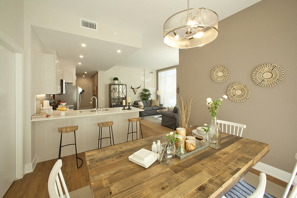 Nuovo kitchen with built-in breakfast bar in Ottawa, ON