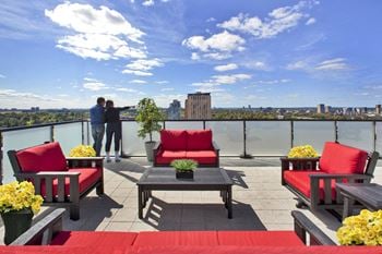 Nuovo in Ottawa, ON Rooftop terrace