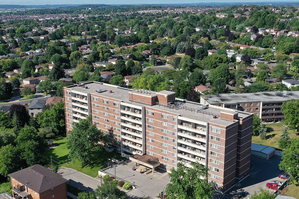 Exterior building of Park Place in Bradford, ON