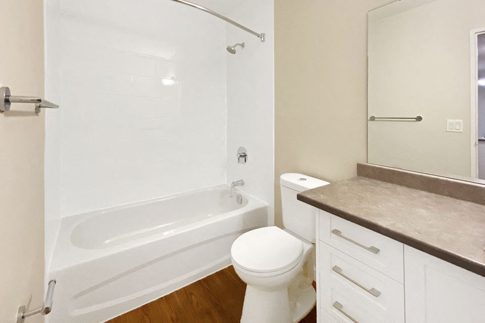 Pembridge Square in Kingston, ON bathroom with upgraded cabinetry